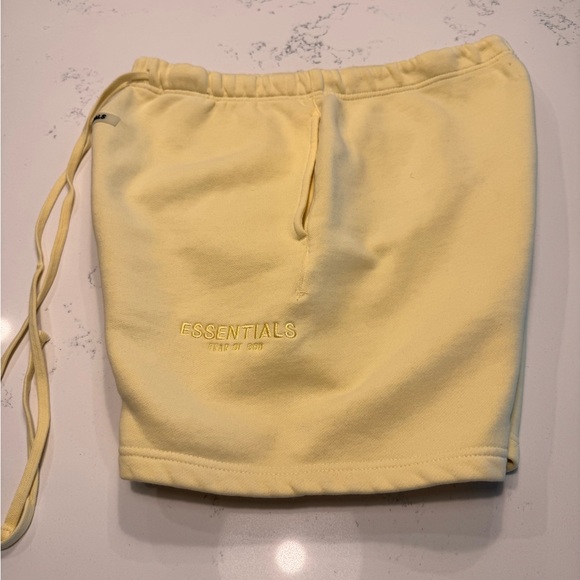 Fear of god Essentials Canary yellow sweat-shorts - Picture 8 of 10